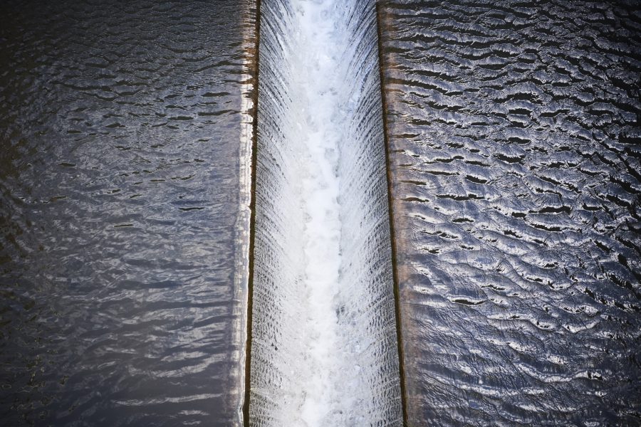 Half pipe tunnel which filters water